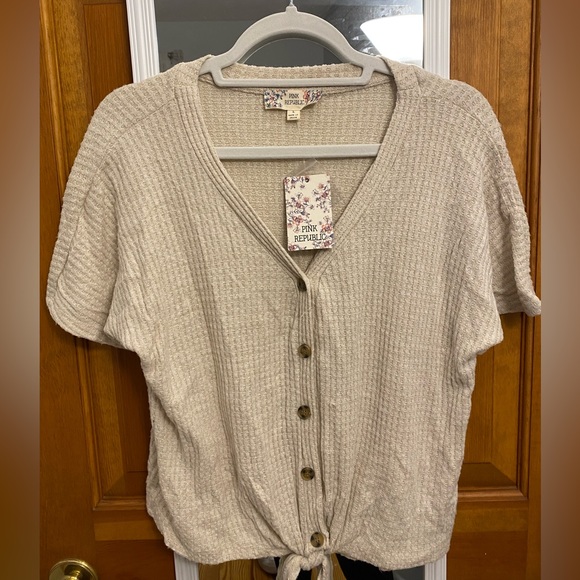 Pink Republic Large cropped tie front blouse - Picture 1 of 4